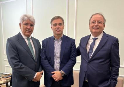 Ministro do Supremo Tribunal Federal (STF) André Mendonça recebeu orações neste domingo (8)