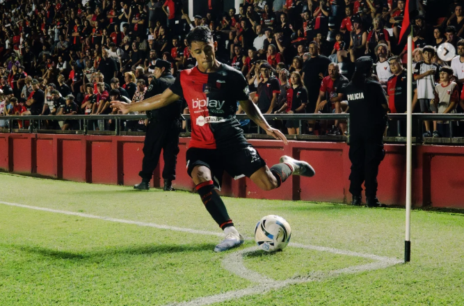 Conrado Ibarra durante duelo do Colón-ARG