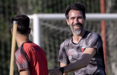 Eduardo Domínguez, técnico do Atlético, comandou o Colón-ARG em 2020