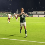 Cria do Atlético e goleiro marcam, Goiás vence Fluminense-PI e avança na Copa do Brasil
