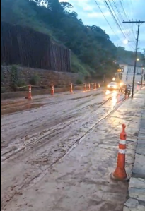 Itatiaia recebe reclamações de moradores e condutores sobre as condições da Rua Padre Rolim, nas proximidades da Rodoviária.