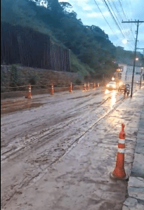 Itatiaia recebe reclamações de moradores e condutores sobre as condições da Rua Padre Rolim, nas proximidades da Rodoviária.