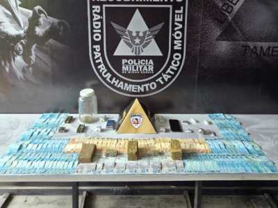Idoso de 76 anos é preso com barras de maconha e R$ 12 mil na Grande BH