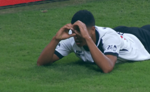 Cauã Barros comemora gol do Vasco sobre o Cruzeiro