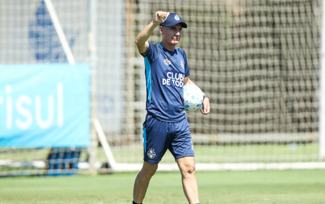Grêmio visita Chapecoense para se manter no primeiro pelotão do Brasileiro