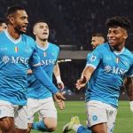 Brasileiro marca, e Napoli vence Torino e segue no G4 do Campeonato Italiano