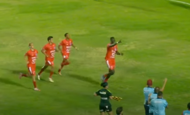 Uberaba abusa de chances perdidas, mas bate Araguari pela Segunda Divisão do Mineiro