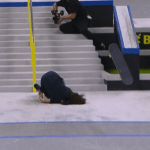 Skatista colombiano Jhank Gonzalez sai imobilizado da arena durante final da SLS; veja