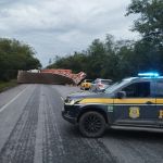 Colisão entre três veículos interdita BR-251 por mais de seis horas em Francisco Sá, no Norte de Minas