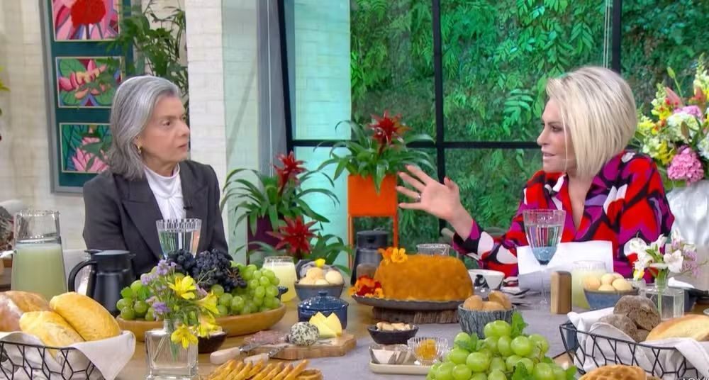 Cármen Lúcia toma café com Ana Maria Braga e defende mais mulheres na política