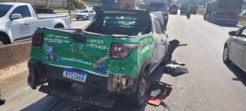 Carreta arrasta carro e provoca congestionamento quilométrico no Anel Rodoviário de BH.