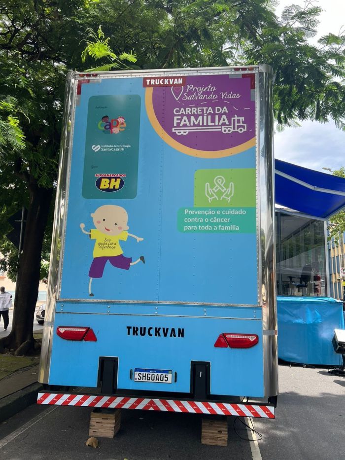 Vista da Carreta da Família, estacionada em Belo Horizonte