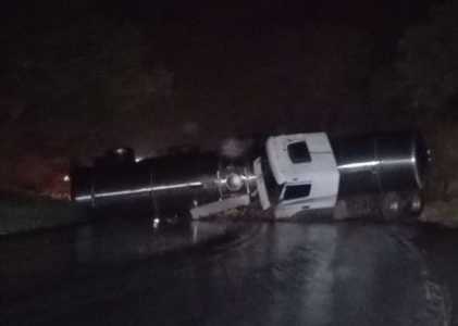 O trânsito foi liberado no sentido São Paulo da BR-381, em Itatiaiuçu, na Região Central de Minas, após 24 horas de interdição no km 542.