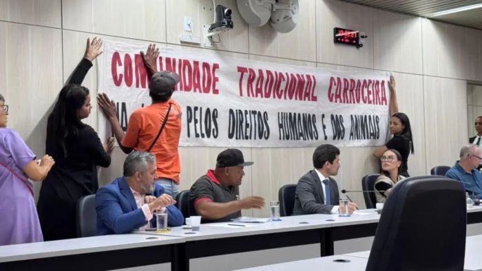 Carroceiros se manifestam durante discussão do tema