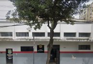 Mulher fica presa em quarto de limpeza e morador tenta abusar dela em BH