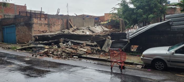 Casa que desmoronou no bairro São Gabriel, região Nordeste de BH, estava sendo construída há cinco anos Casa que desmoronou no bairro São Gabriel, região Nordeste de BH, estava sendo construída há cinco anos