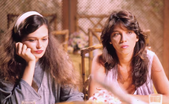 Laís (Cristina Prochaska) e Cecília (Lala Deheinzelin)