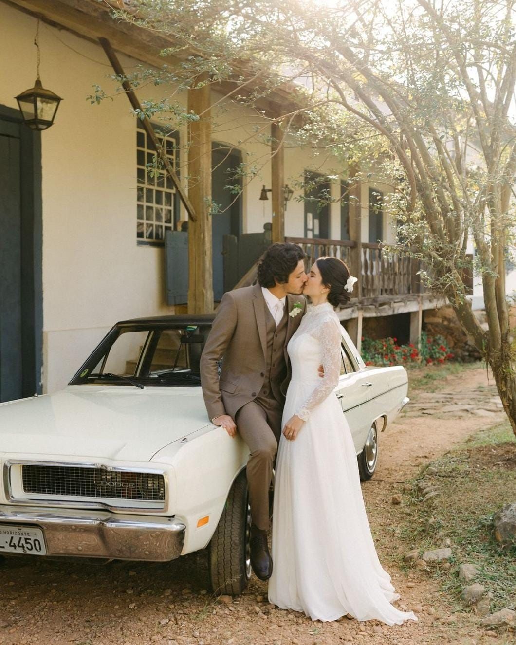 Deputado mineiro reúne integrantes da base, oposição e do governo Zema em casamento luxuoso na Bahia