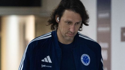 Cássio saiu lesionado do jogo contra o Flamengo