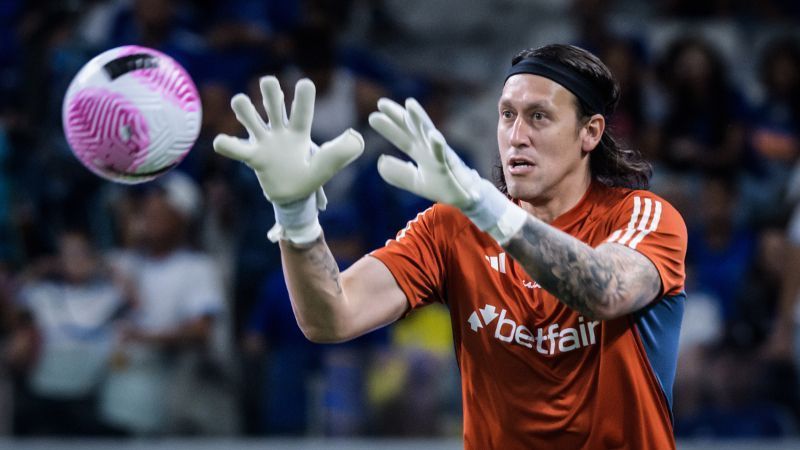 Vai jogar contra o Lanús? Cássio, do Cruzeiro, fala sobre dores na coxa