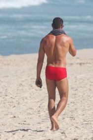 Cauã Reymond é flagrado em gravação de Vale Tudo na praia