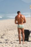 Cauã Reymond é flagrado em gravação de Vale Tudo na praia