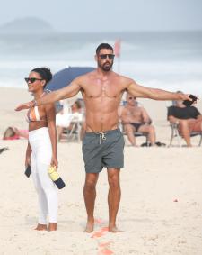 Bella Campos e Cauã Reymond gravam cenas em 'Vale Tudo'