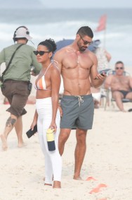 Bella Campos e Cauã Reymond gravam cenas em 'Vale Tudo'