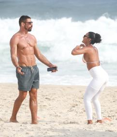 Bella Campos e Cauã Reymond gravam cenas em 'Vale Tudo'
