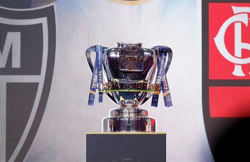 Shopping de BH recebe a taça da Copa do Brasil