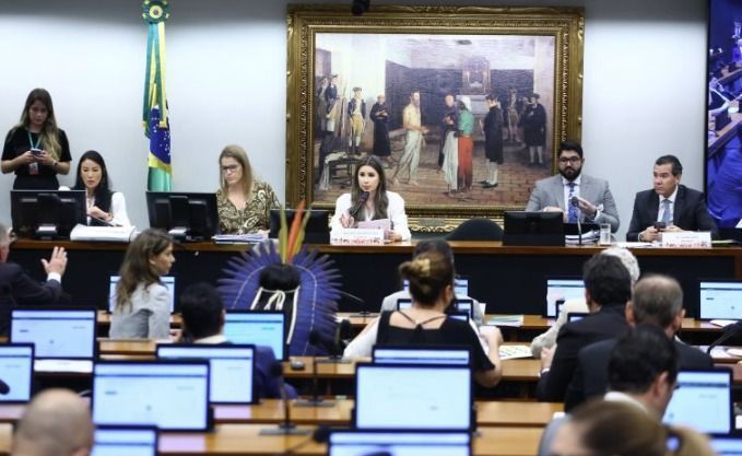 CCJ aprovou parecer que pede manutenção da prisão do deputado Chiquinho Brazão, preso em março deste ano
