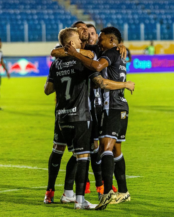 Ceará e Coritiba se enfrentaram nesta sexta-feira (31), na Arena Castelão, em Fortaleza (CE)