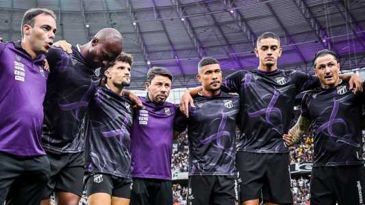 Jogadores do Ceará reunidos antes do jogo de volta da final do Campeonato Cearense