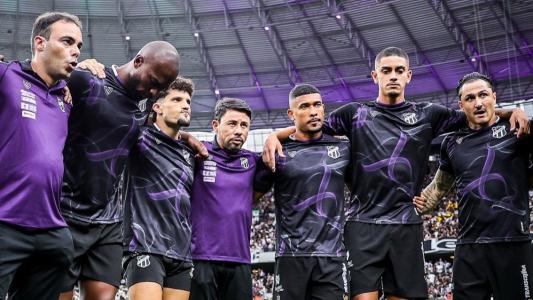 Jogadores do Ceará reunidos antes do jogo de volta da final do Campeonato Cearense