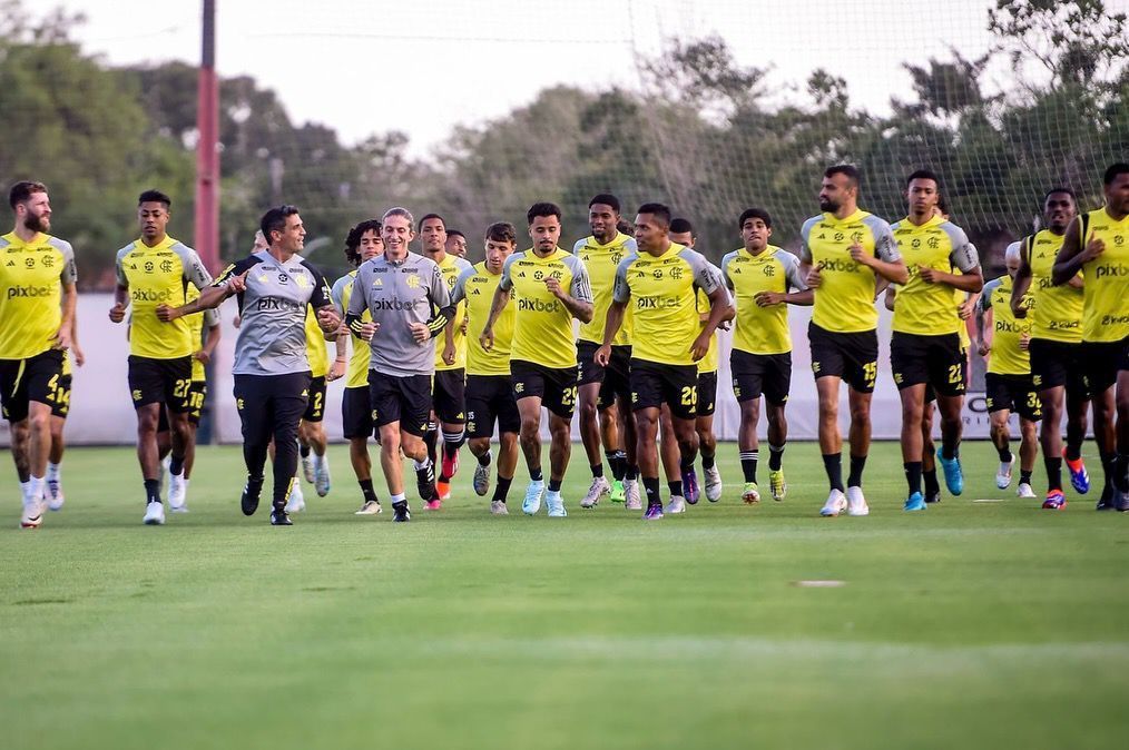 Escalação do Flamengo: Filipe Luís esconde time para estreia contra o Corinthians