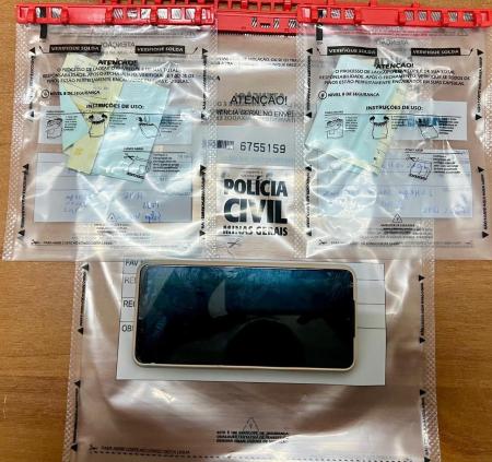 cheques e o celular apreendidos com o golpista