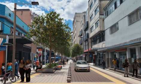 Centro Histórico - calçadão da Rua Batista de Oliveira Arte Divulgação PJF.jpg