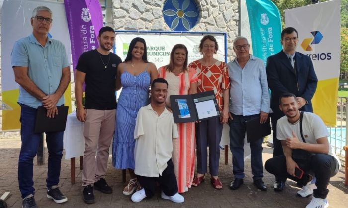 Selo e carimbo dos Correios foram entregues a Gabrielzinho nesta segunda (2) em evento em Juiz de Fora