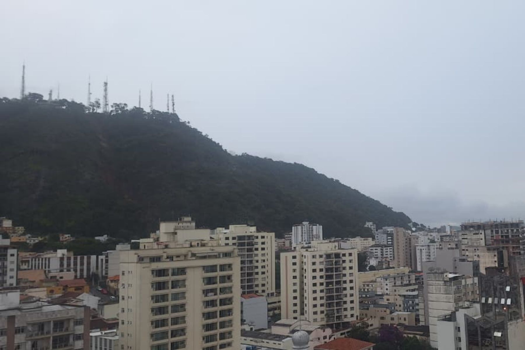 Tempo: Defesa Civil emite alerta para tempestade em Juiz de Fora