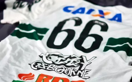 Ozzy com camisa personalizada do Coritiba