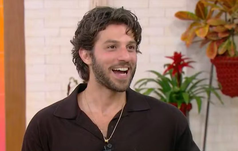 Chay Suede revela possíveis nomes para terceiro filho com Laura Neiva