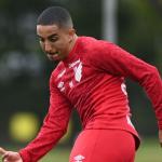 Em negociação com o Cruzeiro, meio-campista fica fora de jogo do Brasileirão