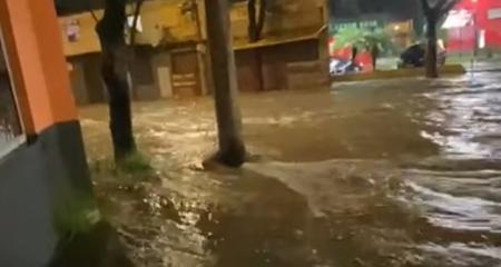 De acordo com a Defesa Civil, até as 8h de sábado (7) o volume de água na capital mineira pode chegar a 30 mm