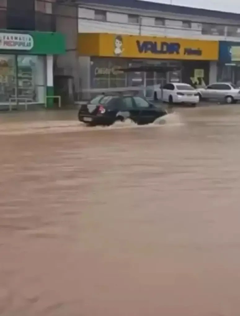 Defesa Civil prevê chuva forte até segunda-feira (9) em Santa Catarina