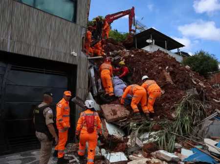 Trabalho de resgate continua 24 horas por dia em Juiz de Fora