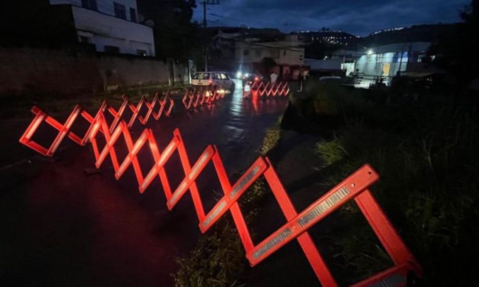 Rua Eunice Weaver no bairro Carlos Chagas está interditada