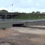 Após bacia de contenção da Vilarinho transbordar, moradores e comerciantes contabilizam prejuízo