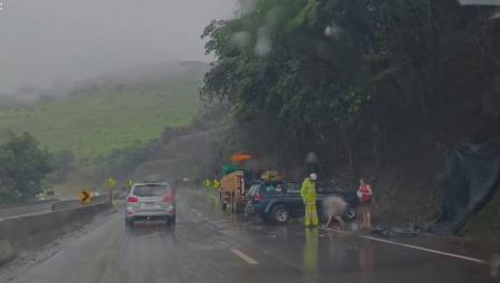 Em apenas uma hora choveu o esperado para sete dias, o suficiente para arrastar carros, alagamentos, derrubar árvores e muros e parar o trânsito. Apesar dos prejuízos material e transtornos, não houve registro de feridos.