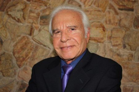 Morre aos 97 anos o jornalista Cid Moreira | CNN Brasil