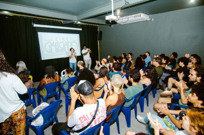Desde  27 de novembro, o Cine Graciano ocupa uma casa na Rua Itapecerica, 468, na Lagoinha